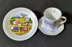 A Dog of Flanders の皿とカップ&ソーサーセット