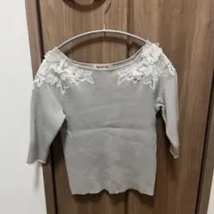 3Dフラワーショルダー刺繍ニット