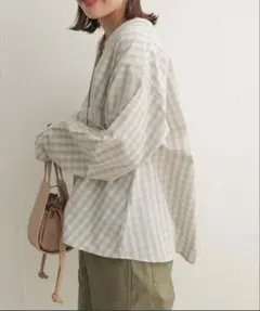 Sサイズ　美品　ギンガムフレアブラウス　アーバンリサーチドアーズ　グレー　白