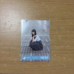 日向坂46 佐藤優羽 円周率 MV衣装 座りのサムネイル