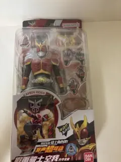中国バンダイ　サウンドアクションフィギュア　仮面ライダークウガライジングマイティのサムネイル