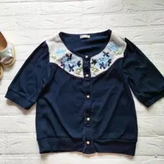 【アクシーズファム】【axesfemme】リボン　トップス　パール調ボタン　美品のサムネイル
