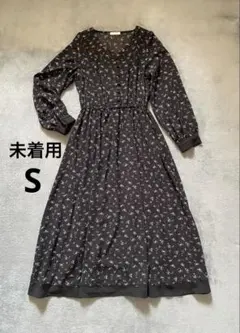 ハニーズ　花柄 Vネック ロングワンピース　長袖　薄手　 Sサイズ
