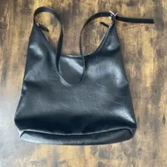 GU ショルダーバッグ　黒　レディース