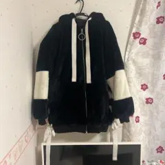 TRVSロゴ入りオーバーサイズファーコート - メルカリ