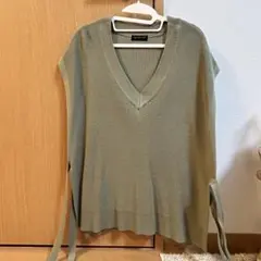 グリーンニットベスト