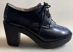 黒いレースアッププラットフォームヒール