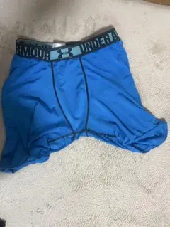 Under Armour 青色ショーツ 破れあり