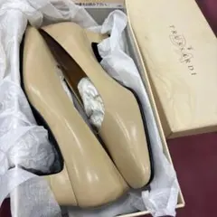 トラサルディ　新品　ベージュパンプス23.5のサムネイル