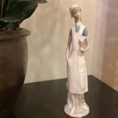 希少品】リヤドロ ペンシブ・トラベラー レディ・トラベラー 物思いに