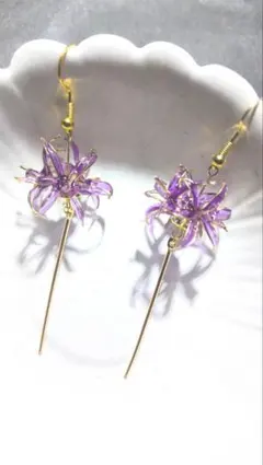 Ｎｏ．499 ハンドメイドピアス 彼岸花 3輪 紫
