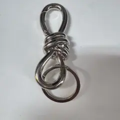 シルバー　カラビナ　キーホルダー　8の字　リボン型
