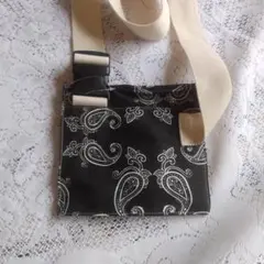 最終新品未使用★CIAOPANIC TYPYサコッシュコットン黒ペ－ズリー柄軽量