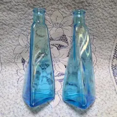 ✳「花瓶になる空き瓶」２本まとめ売り✳日本酒の入っていた瓶・透明な青色✳のサムネイル