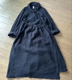 Kubuni カシュクールブラックロングワンピース　灰汁/aku ガーゼコットン