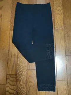 UNIQLOユニクロ　すそレースレギンス　 7分丈スパッツ　BLACK
