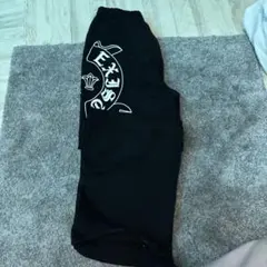 黒 プリント入り ジョガーパンツ