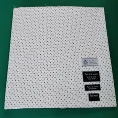 グレ−の水玉模様の生地　＆　タグ