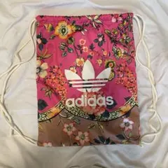 adidas 花柄ナップサック