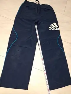 男子パンツ　アディダス　ナイロンパンツ　130センチ防寒着　ネイビー