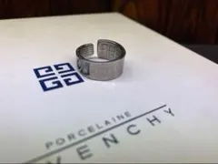 極美品 近年モデル GIVENCHY 4Gロゴ シルバーリング 18号 メンズ 極美品 近年モデル GIVENCHY 4Gロゴ シルバーリング 18号 メンズ