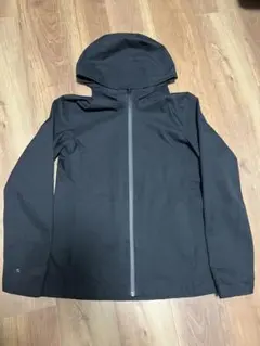 ユニクロ　ブロックテックパーカー