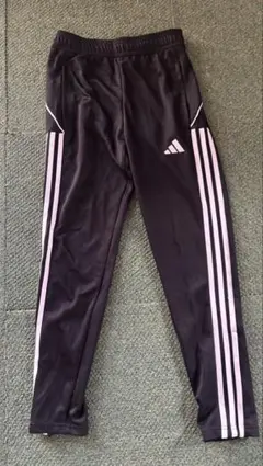 adidas 黒 ストライプ ジャージ