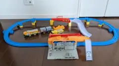 トミカ トミカとプラレールで遊ぼう!オートつみおろしカーポート 車両おまけ