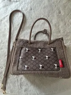 ★まとめ買いで200円引き★スヌーピー柄ファーショルダーバッグ