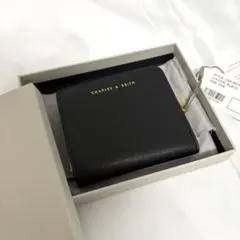 【新品、未使用】CHARLES & KEITH ブラック二つ折り財布
