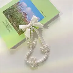 スマホストラップ　韓国　リボン　布製リボン　ビーズハンドストラップ　白　かわいい