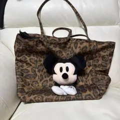 ミッキーマウスバック 幅:40 高さ36 物は、結構はいります。