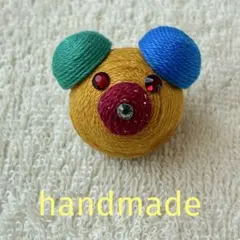ハンドメイド　刺繍ブローチ　くまさん　ボンボンブローチ304