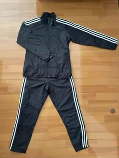 adidas ウィンドブレーカー