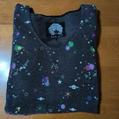 ScoLar スカラー 宇宙柄 半袖Tシャツ チャコールグレーのサムネイル