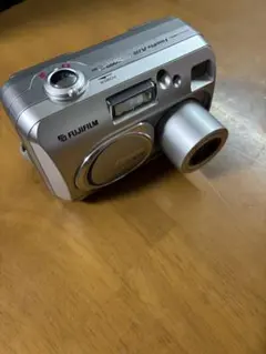 オススメ】FUJIFILM FinePix F550EXR 充電器付き - メルカリ
