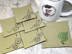 アイヌ刺繍入りコースター(5枚)、ポット用コースター(1枚)