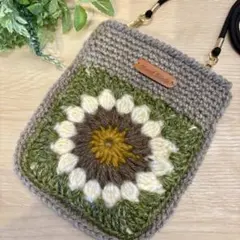 ハンドメイド　スマホショルダー　かぎ針編み　モチーフ毛糸バッグ　スマホポシェット