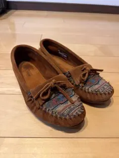 ブラウン スエード モカシン リボン付き
