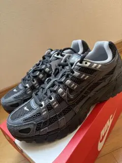NIKE P-6000 ダークグレー スニーカーのサムネイル