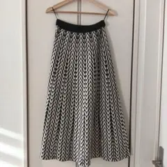 幾何学模様 フレアスカート