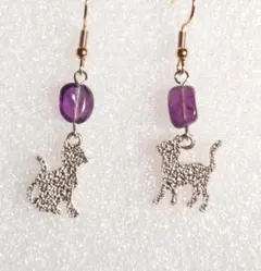 アメジストの天然石とおすまし猫ちゃんのアシンメトリーピアス