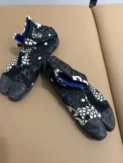 地下足袋 黒花柄 約25