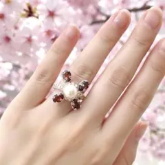 指先に咲く宝石の花｜ガーネットとあこや真珠のアートワイヤーリング（12号）