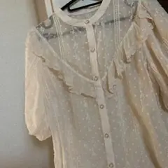 半額以下！値下げ！新品未使用　パールボタンレースブラウス