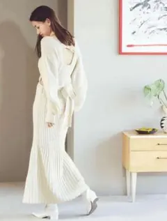 【美品】SNIDELスナイデル ショースキンニットワンピース　ivory F