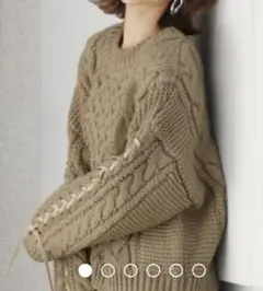 アングリッド　スリーブレースアップケーブルニット