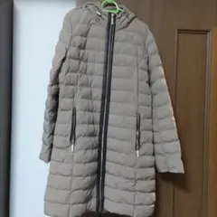 ベージュ　ダウンコート