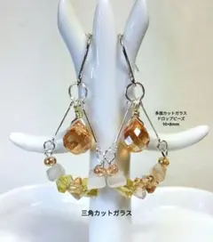 多面カットガラス(ドロップ)＆三角カットガラスのフープ型ピアス　シルバー