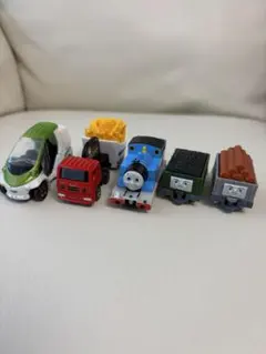 トミカ セブンイレブン限定 トヨタ車体 コムス　トーマス　ギガフライドポテトカーのサムネイル